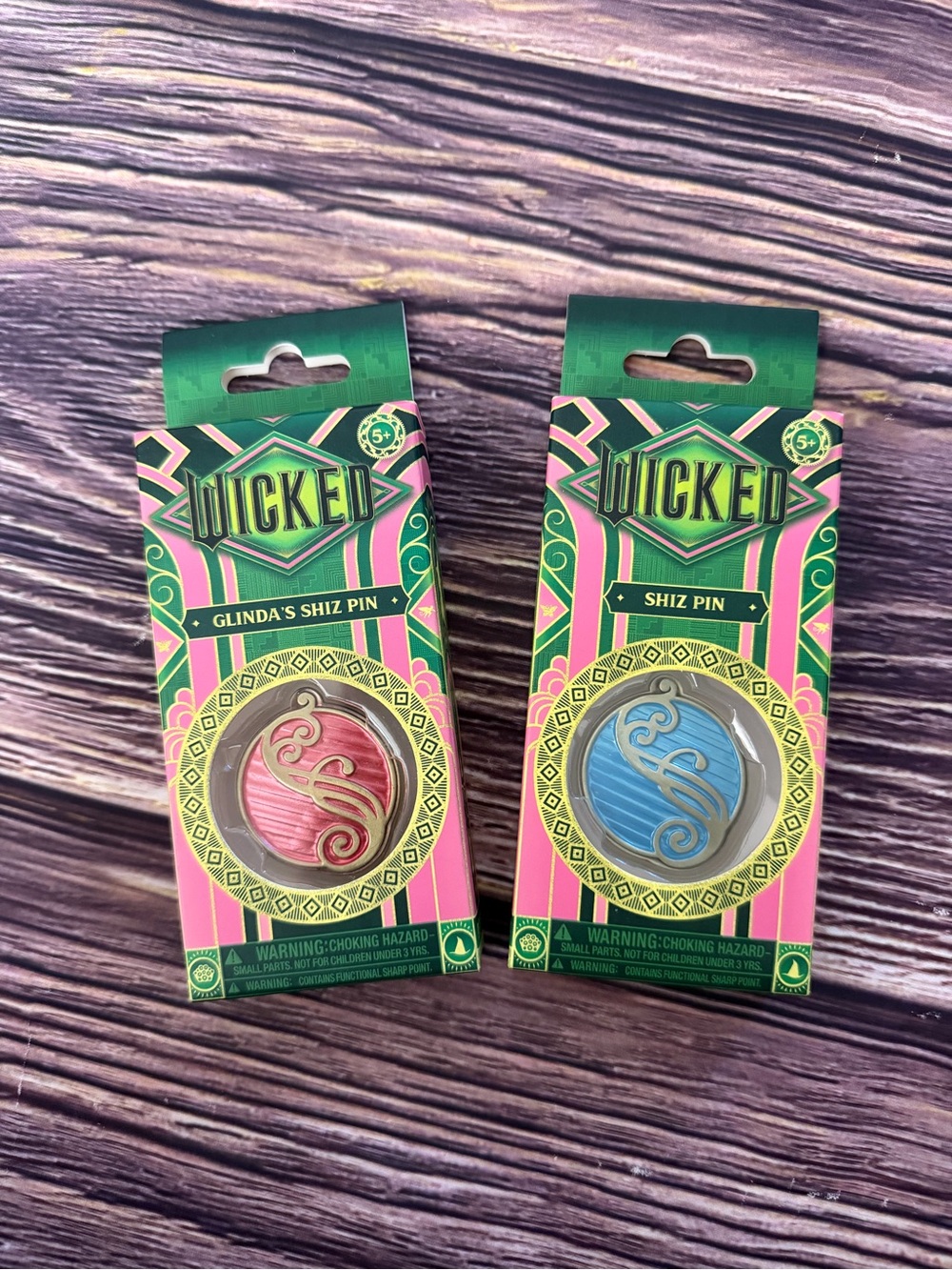 Glinda's Shiz Pin Enamel Collectible - Pink & Blue New Sealed In Box
